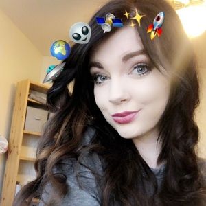 Meet your Posher, Claudia